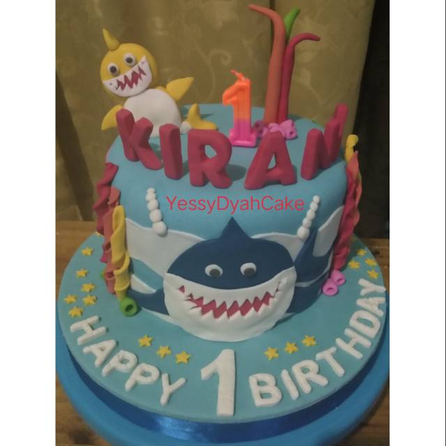 

KUE ULANG TAHUN BABYSHARK FONDANT CAKE.