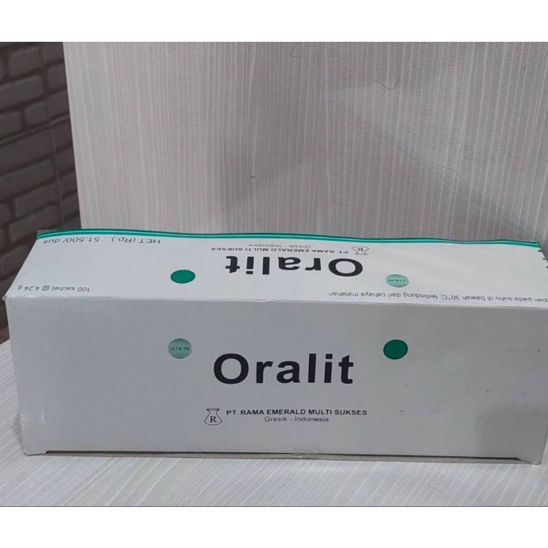 Oralit Box Isi 100