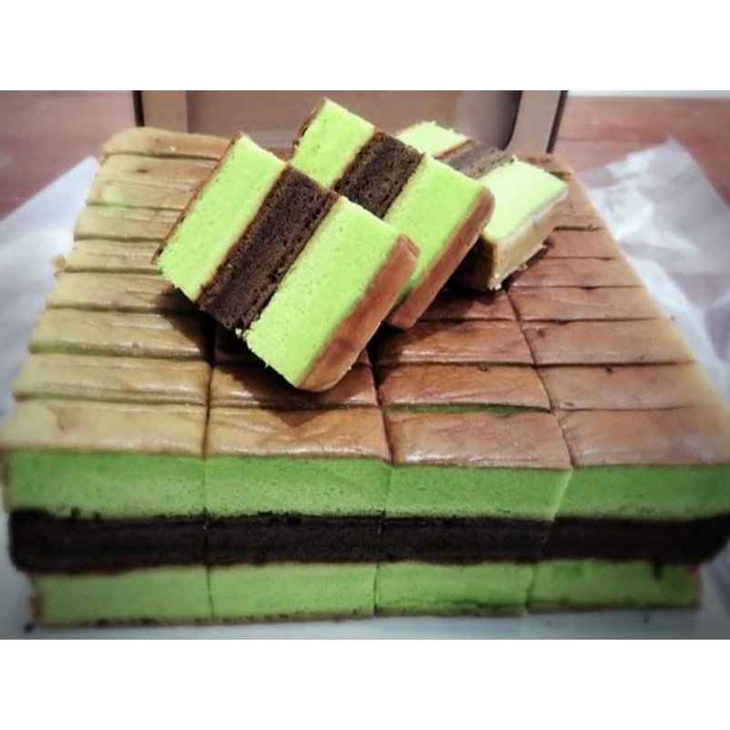 

KUE, LAPIS SURABAYA, SPIKOE PANDAN, KHAS SURABAYA