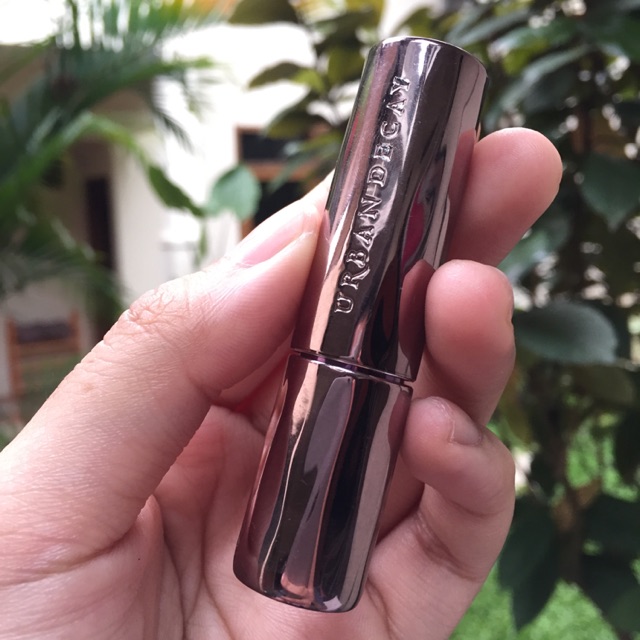 URBAN DECAY - revolution lipstick (streak)