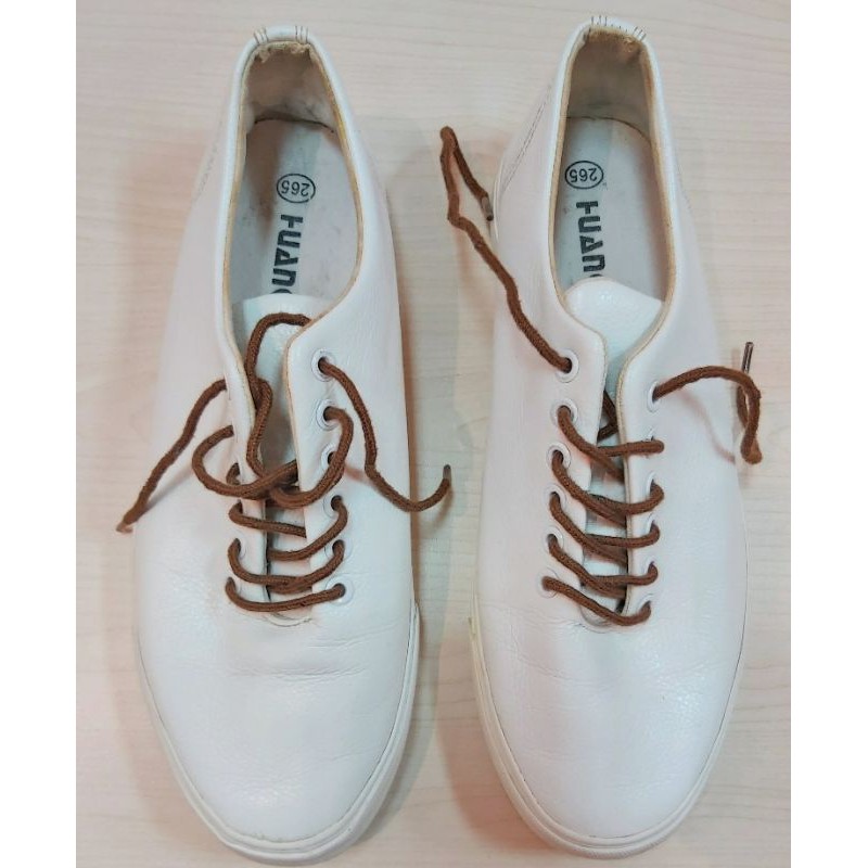PRELOVED SEPATU PUTIH