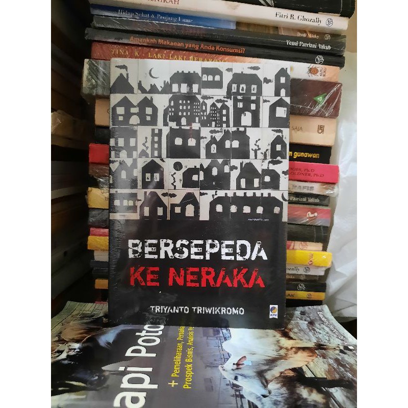 BUKU ORIGINAL BERSEPEDA KE NERAKA