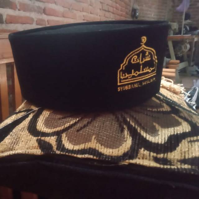 Peci Hitam Syubbanul Muslimin Gus Azmi