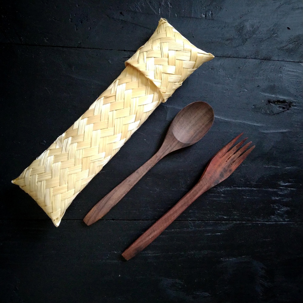 sendok kayu set wadah bambu