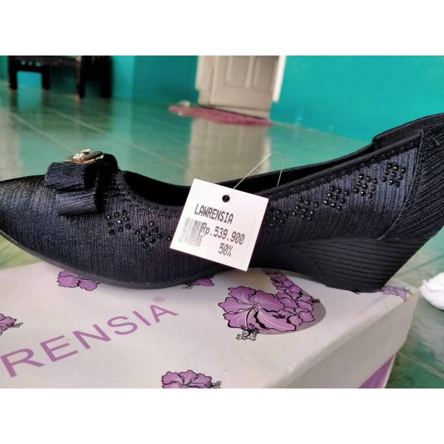 Sepatu wanita lawrensia