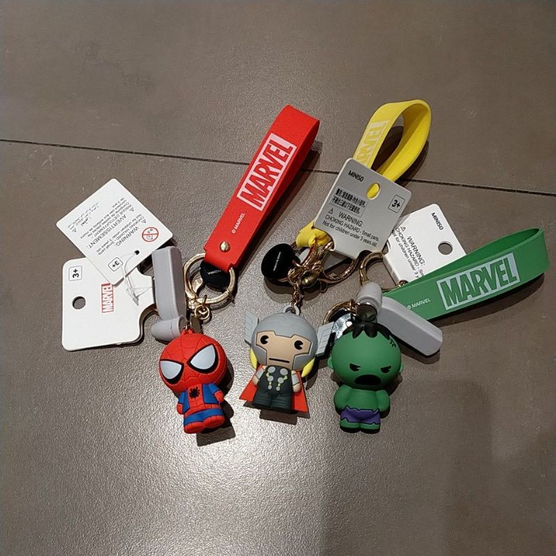 Gantungan kunci seri marvel miniso