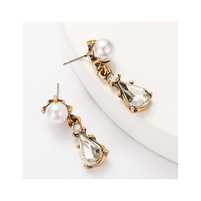 LRC Anting Tusuk Fashion White Drop-shaped Alloy Diamond Earrings With Diamonds D86713