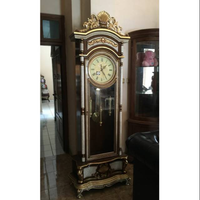 Lemari jam hias ukir jepara