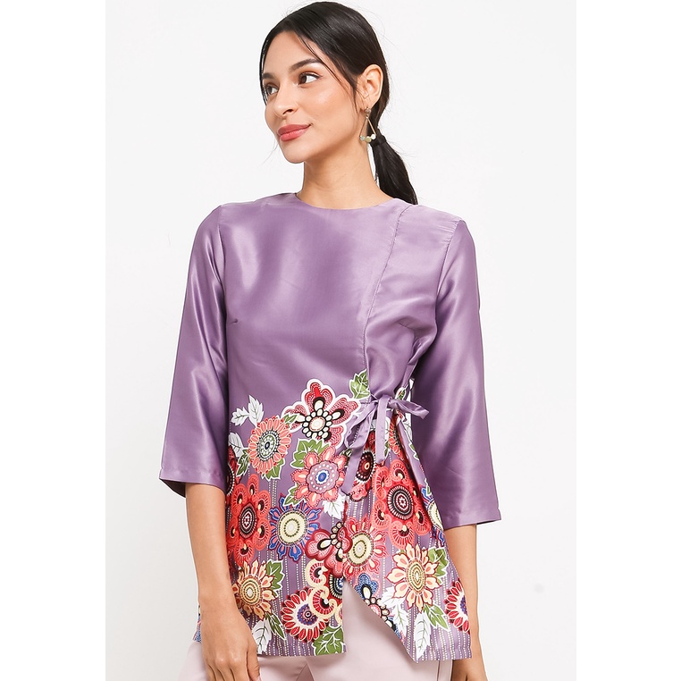 Arjuna Weda Blouse Wanita Batik Kembang