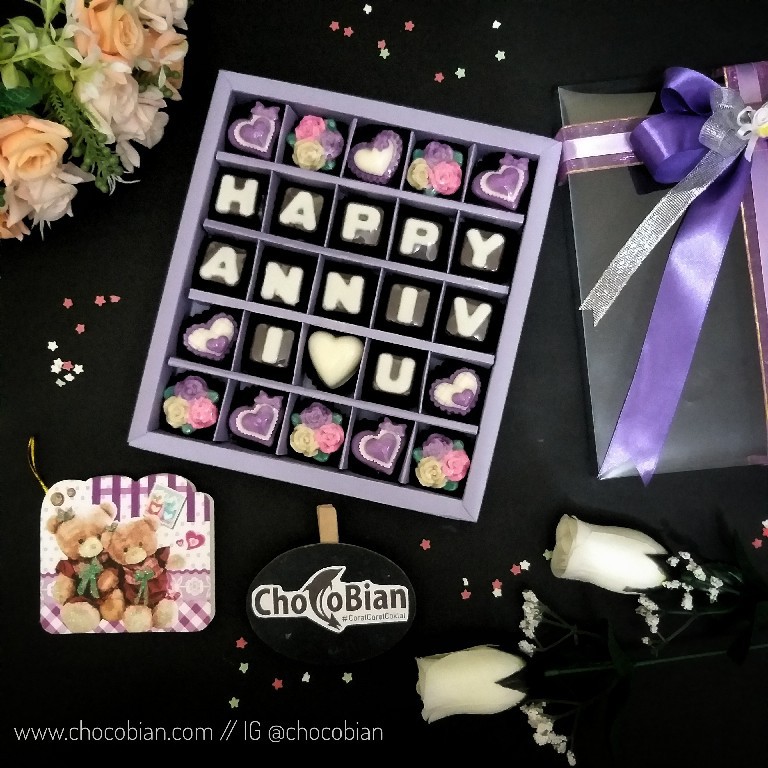 

Chocobian Coklat Praline Custom, Cokelat Karakter Ucapan, Hadiah Ultah Anniv