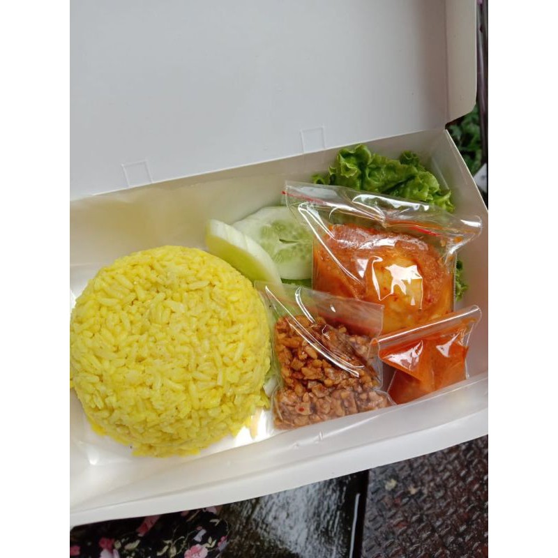 

Tumpeng Mini Nasi Kuning