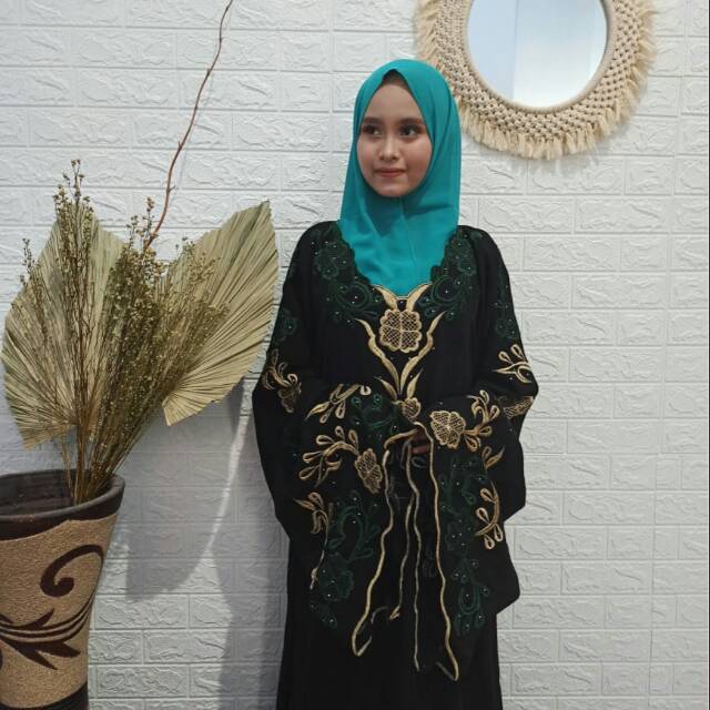 ABAYA ARAB BUAT SHOLAT DENGAN BORDIR YANG CANTIK DAN HALUS