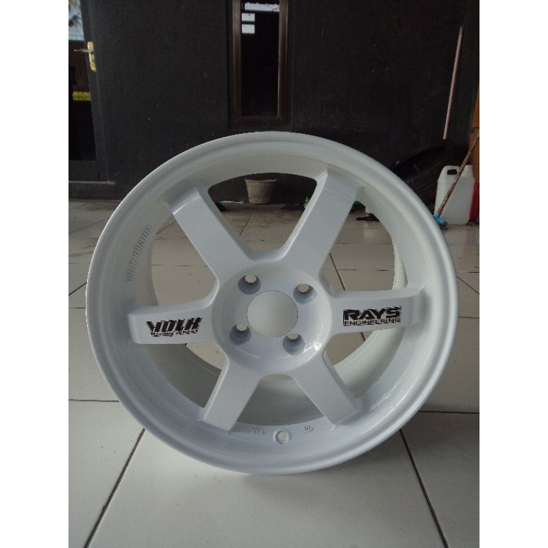 velg volk rays te37 r16 putih velg racing mobil volk rays te37 putih