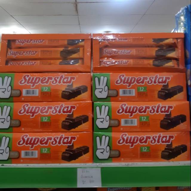 

SATUAN ROMA SUPERSTAR 18GR ISI 12 TERMURAH/ Superstar Triple Chocolate Box 12 Pcs berat 216 Gr