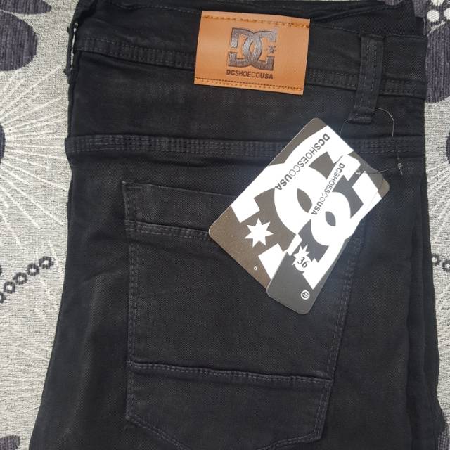Celana jeans hitam DC .