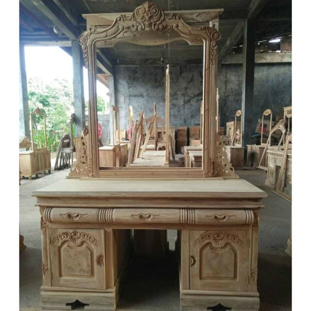 Tolet ukir meja rias