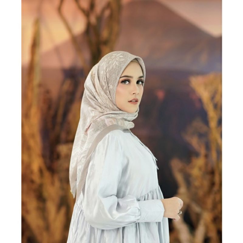 preloved buttonscarves nusantara mountain