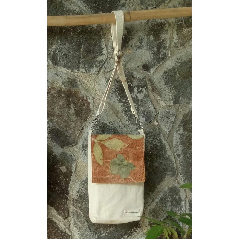 Tas Slempang Canvas Ecoprint
inner velvet