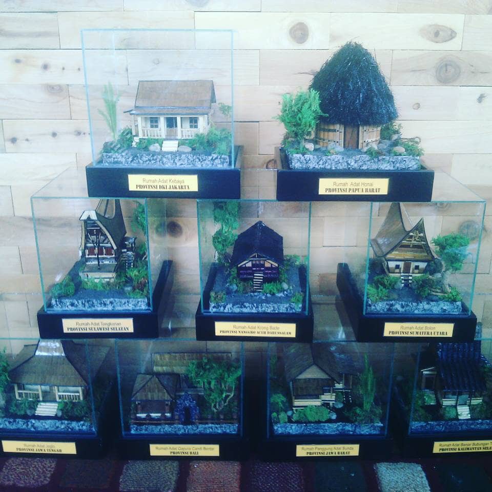 MINIATUR RUMAH ADAT 34 PROVINSI