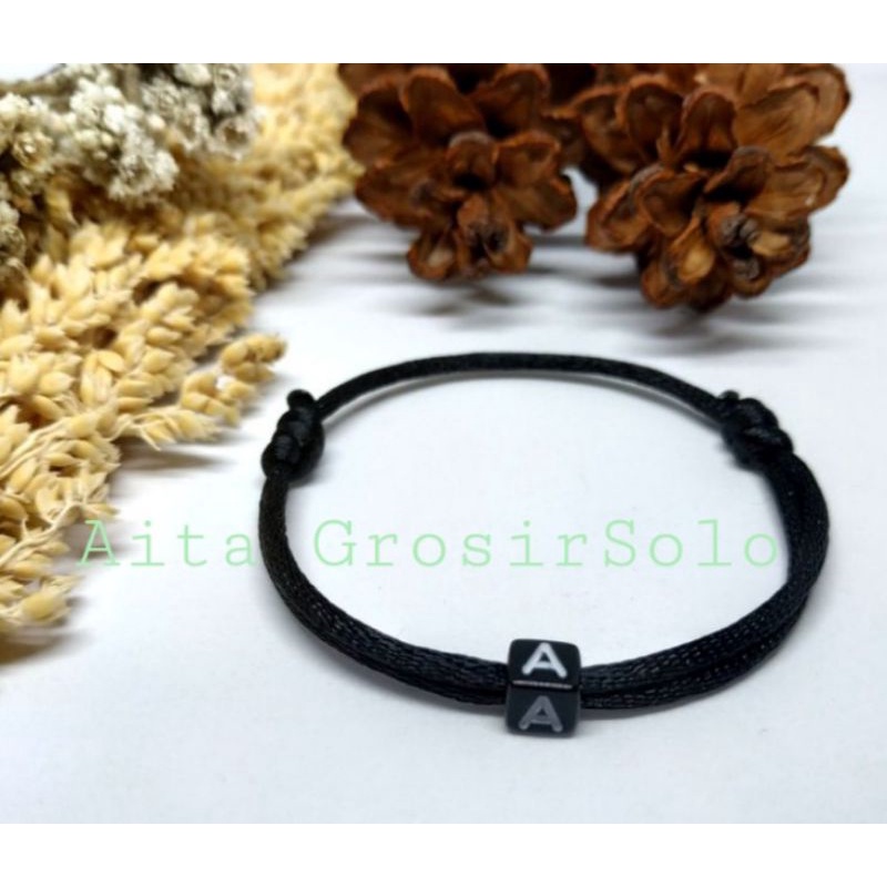 GELANG INISIAL HURUF DADU||GELANG CAUPLE TALI SATIN INISIAL NAMA