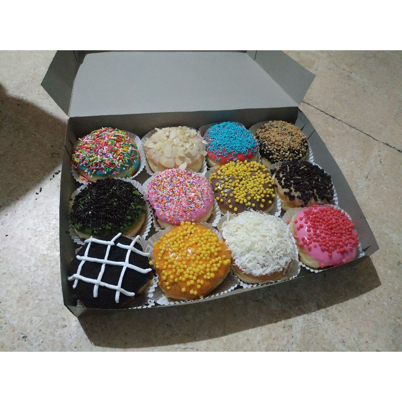 

Donat buntu besar hias topping mix isi 12 enggalin cakes