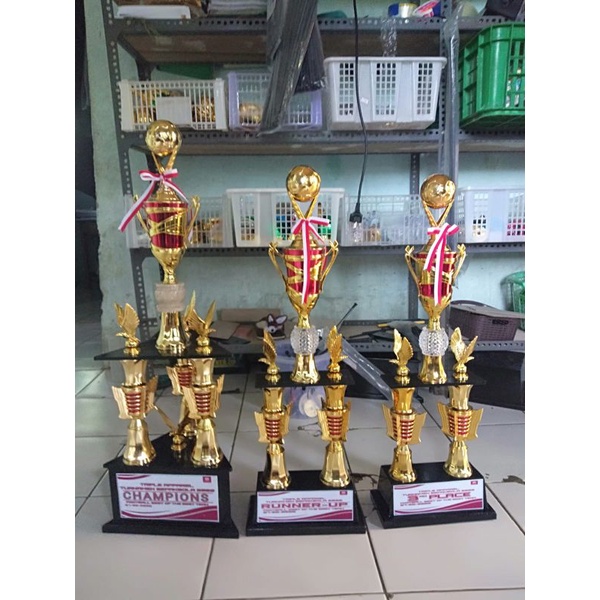 Piala sepak bola satu set