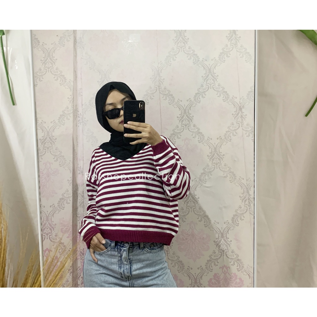 OUTWEAR SWEATER CROP RAJUT MOTIF GARIS