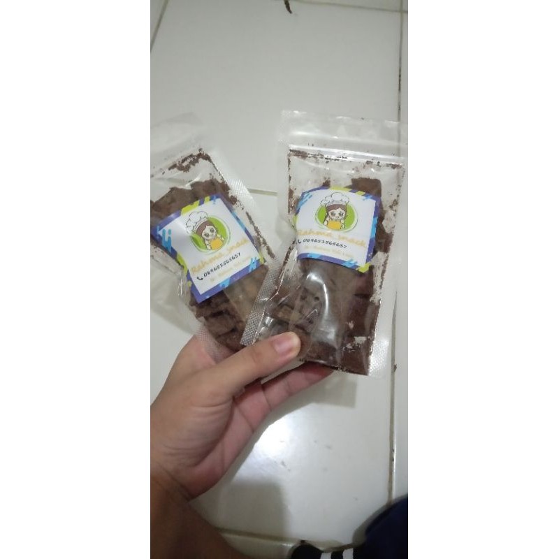 

keripik pangsit coklat ( terlaris )