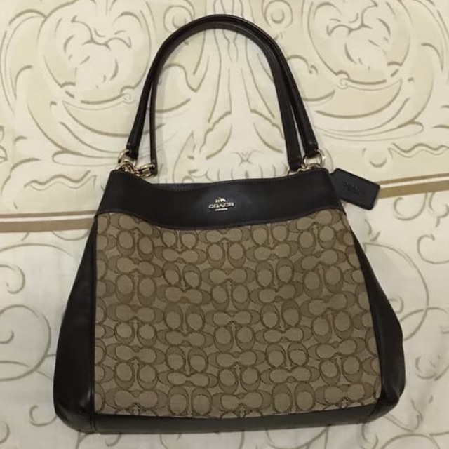 coach lexy signature shoulder bag