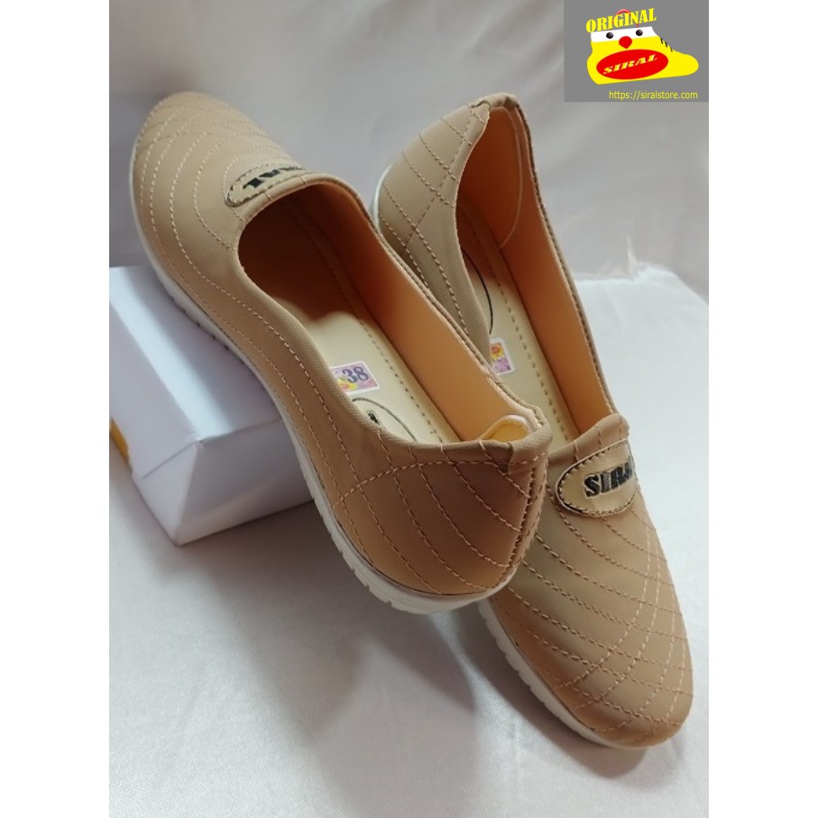 Sepatu Slip On Wanita Motif Jahit Merek Siral Warna Krem S11R02B1 / Sepatu Wanita / Sepatu Slip