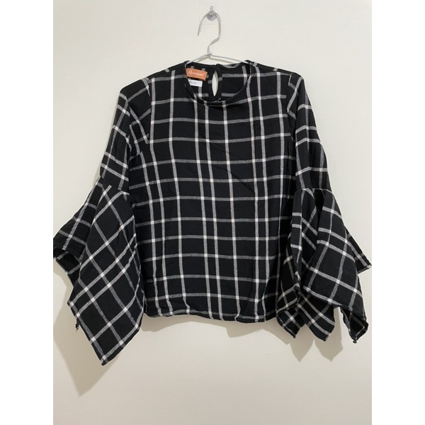 Preloved Mannequina Blus Hitam Kotak