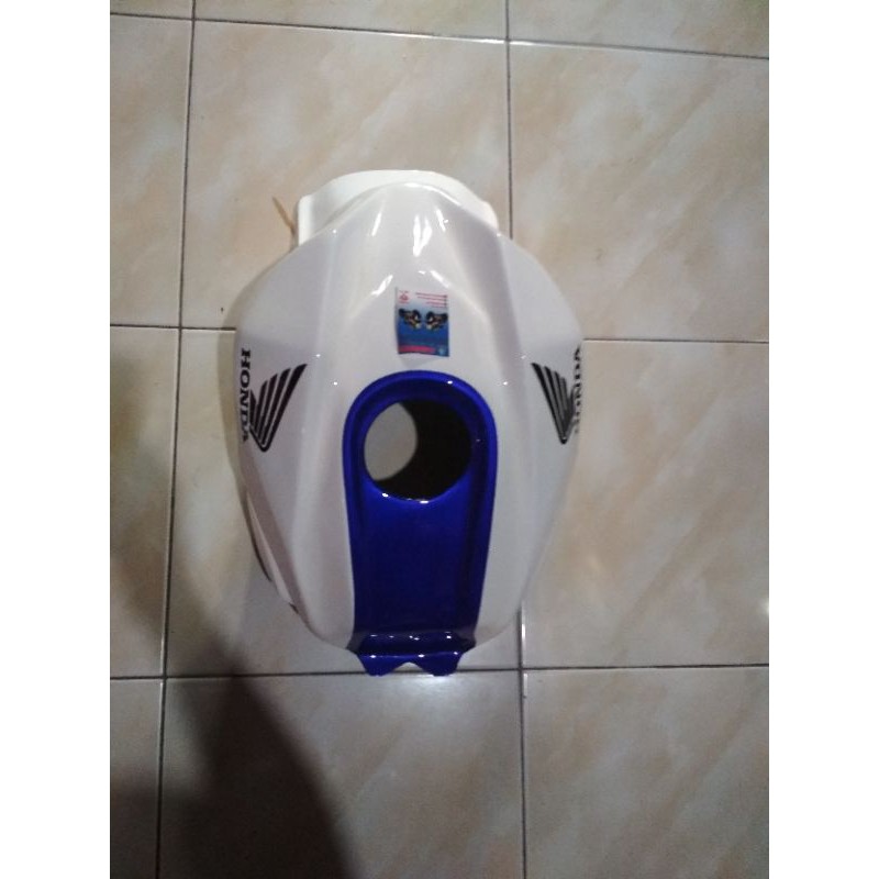Kondom tangki cover tengki  Honda Old CB150R Putih list biru model New CBR 250RR