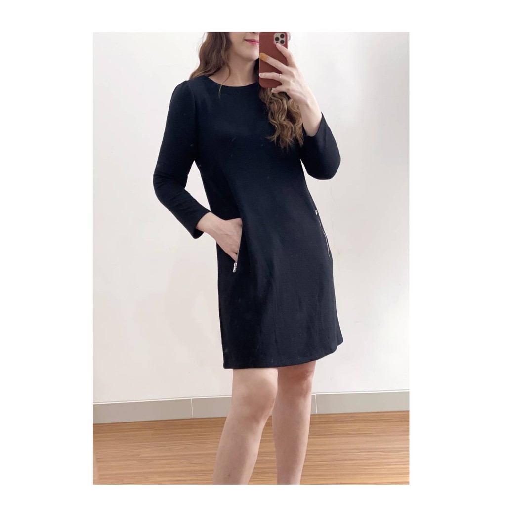 G*p black dres with zipper pocket