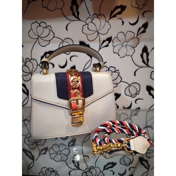 tas wanita slingbag gucci sylvie leather in white second preloved