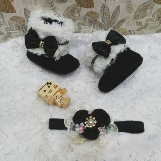 Sepatu boots bayi