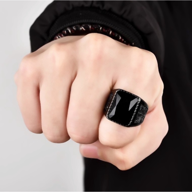 Cincin Hip Hop Vintage Punk Warna Hitam / Merah untuk Pria