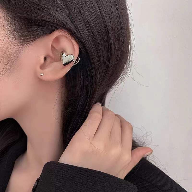 Anting Klip Tulang Rawan Telinga Bentuk Hati Warna Silver Gaya Korea