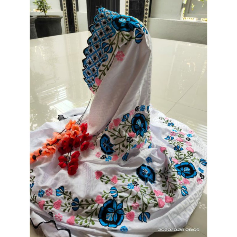 Mukena bordir terusan/lajuranBahan SEMI SUTRA