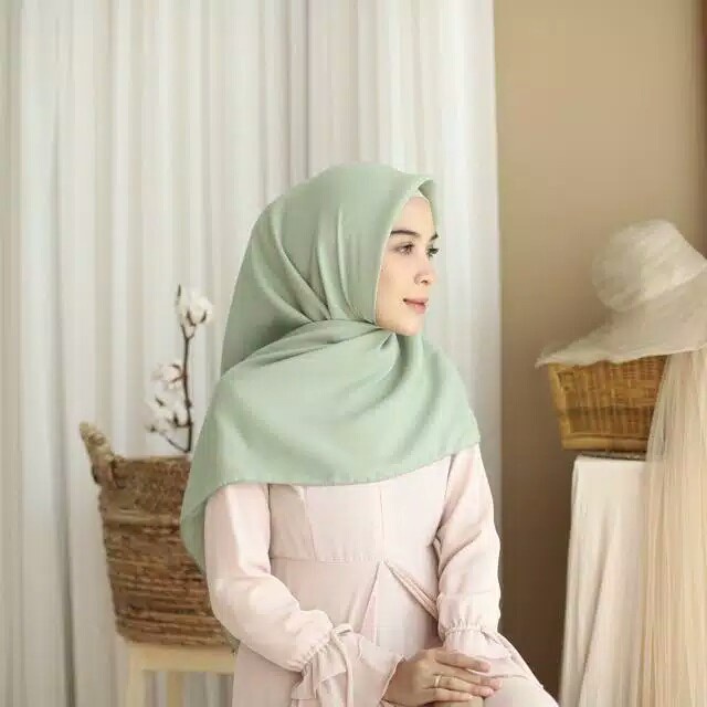 Daily Hijab Bella Square / Jilbab Kerudung segiempat 4-bella polos pupus N