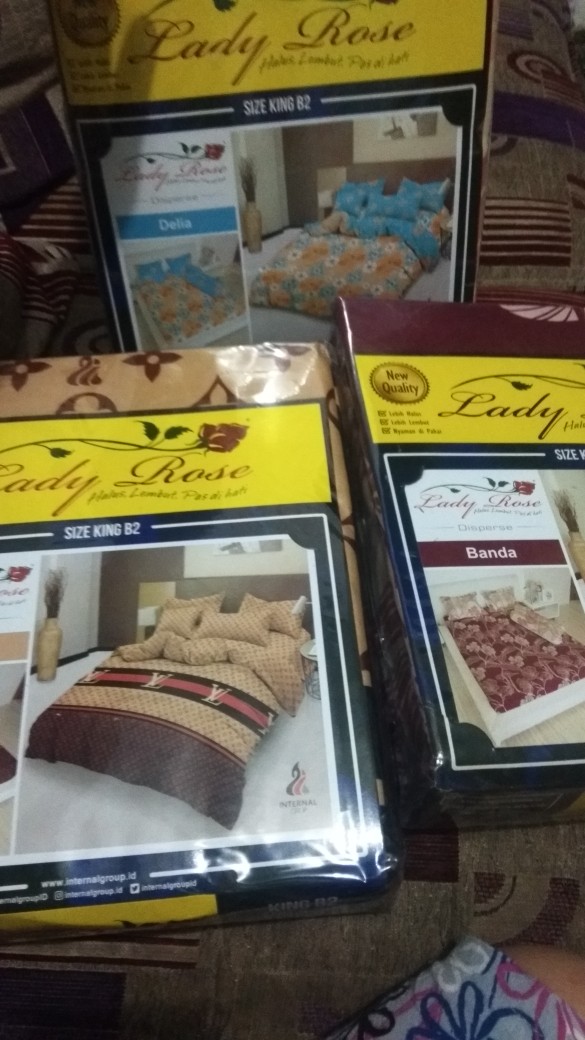 Sprei Lady Rose Uk. King (180x200) Dan Uk. Queen (160x200) Motif Louise, Gisel, Aurel Dan Gc