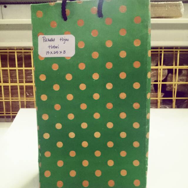 

Tas kertas polkadot hijau