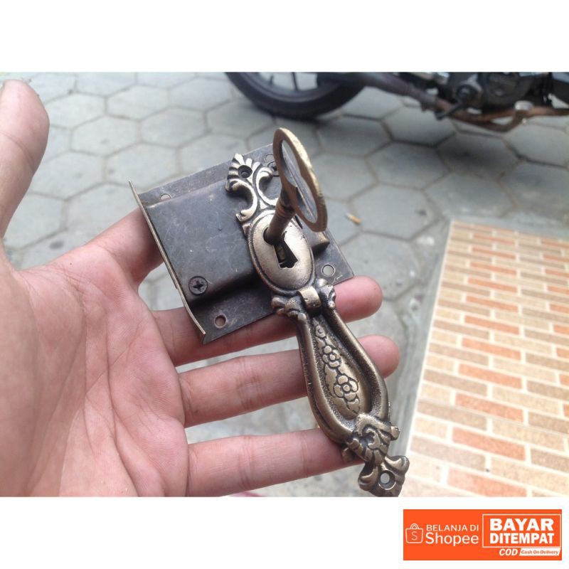 Handle / tarikan lemari &amp; kunci gerobok kuningan antik 061 Termurah