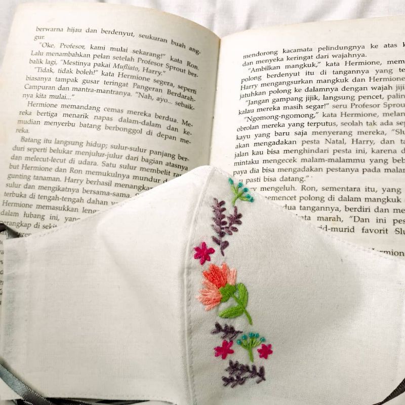 masker kain motif bunga