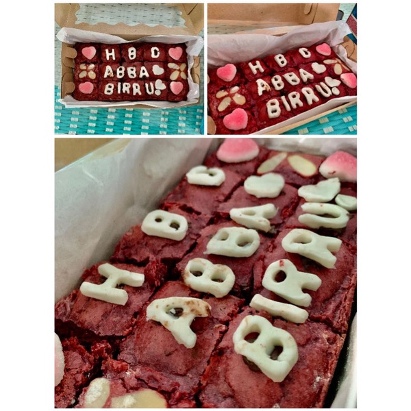 

Brownies Fudgy shiny crust redvelvet by @birrukitchen.id size 20x10