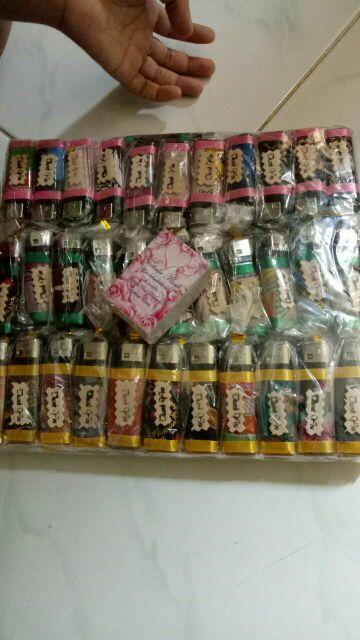 Souvenir Pernikahan Korek Gas Batik + Kemasan Pelastik + Tali Emas
