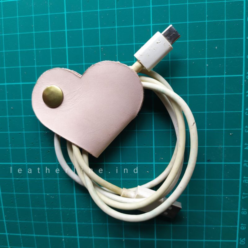 Klip Kabel Kulit Asli