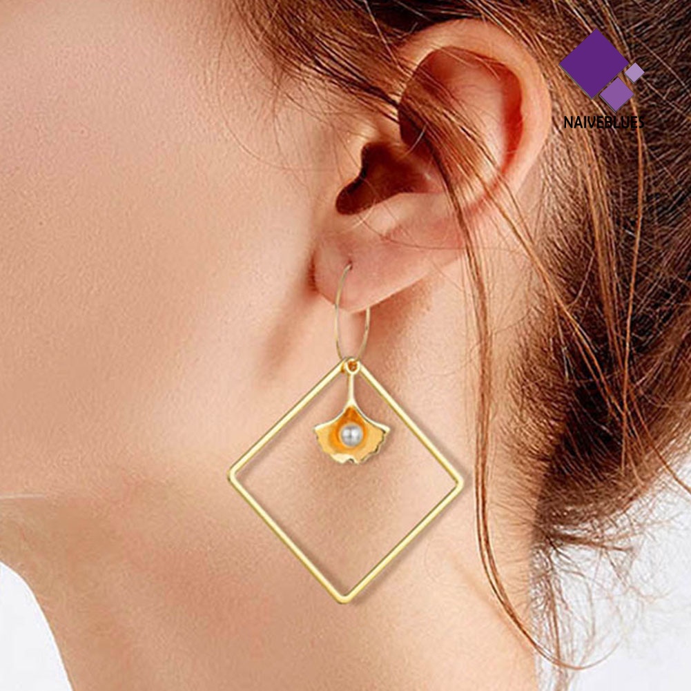 Anting Hoop Panjang Bentuk Kotak Model Hollow Motif Mawar Lebah Untuk Wanita