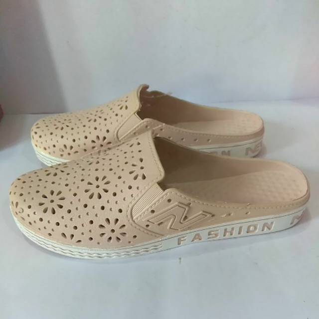 Sepatu sandal karet wanita newera LB-8101