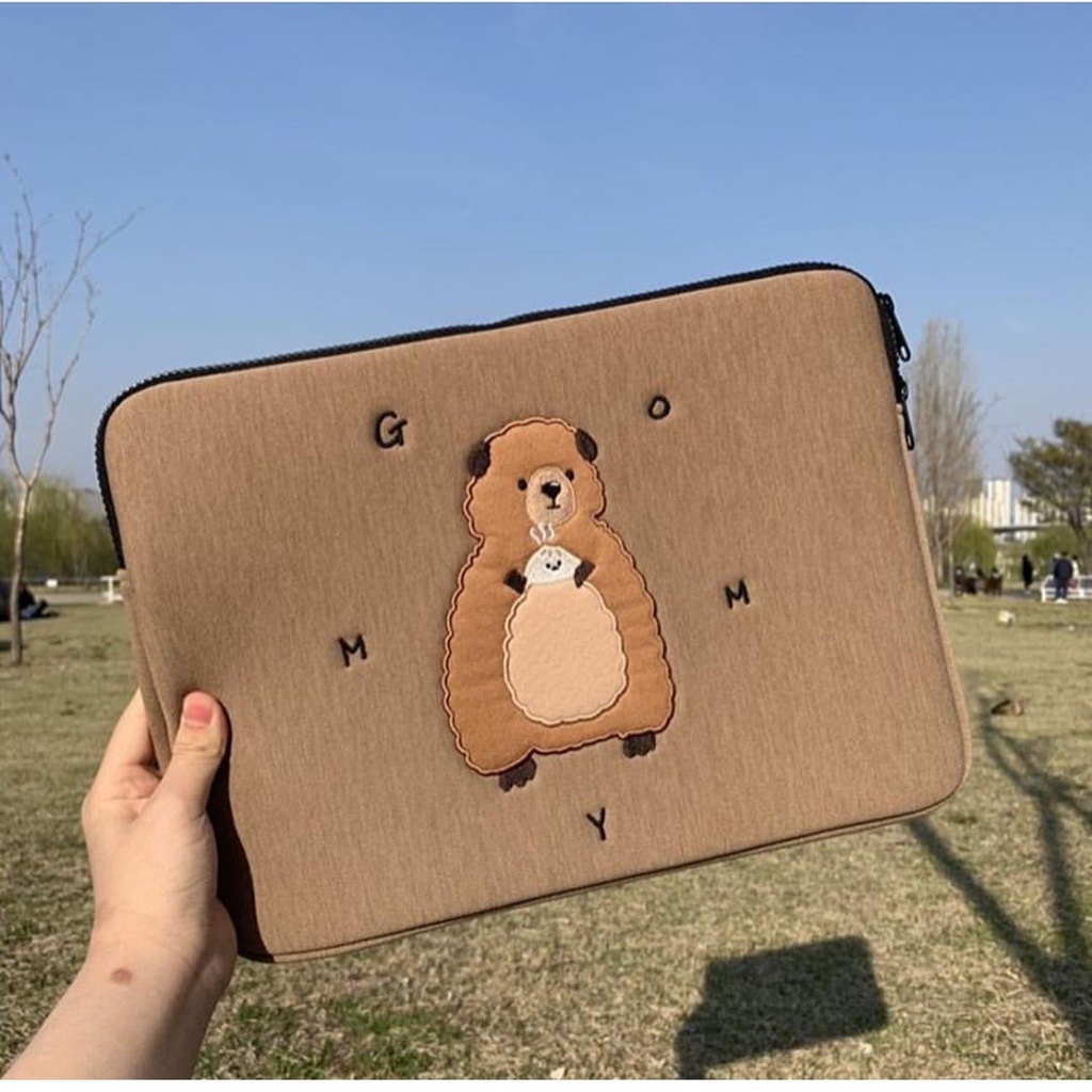 Sleeve Pouch Sarung Tas Bag Case Ipad Tab Tablet Macbook Air Pro Laptop Asus Acer Lenovo HP Huawei 11 12 13 14 15 inch Motif Gambar Beruang Huruf Bear Letter Warna Coklat Brown Lucu Cute Murah Korean Model