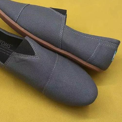 Sepatu toms